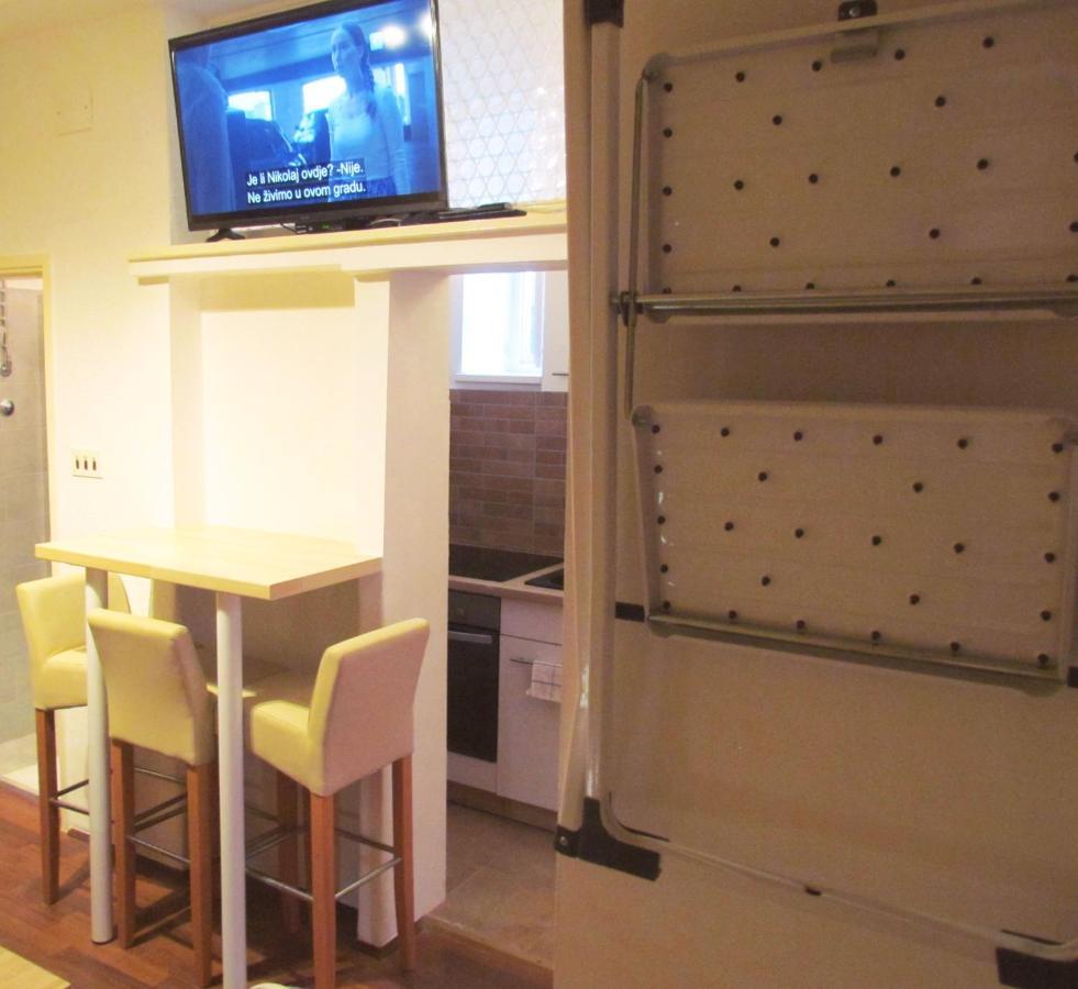 Center Studio Apartment Пула Екстер'єр фото