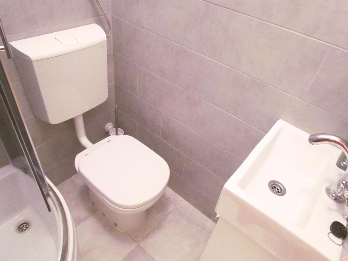 Center Studio Apartment Пула Екстер'єр фото